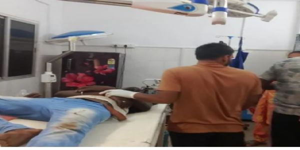 स्कॉर्पियो से टकराई बाइक, दो युवक घायल