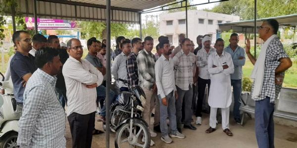 फतेहाबाद : बिजली कर्मियों ने हरियाणा एग्रो डिस्कॉम बनाने के विरोध में किया प्रदर्शन