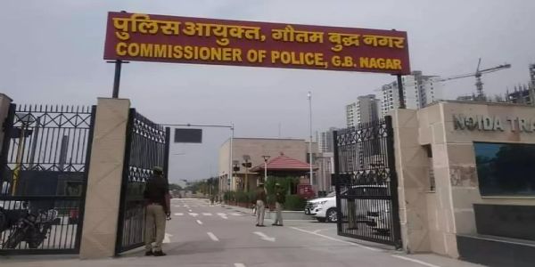 काम में शिथिलता पर डीसीपी ग्रेटर नोएडा हटाए गए