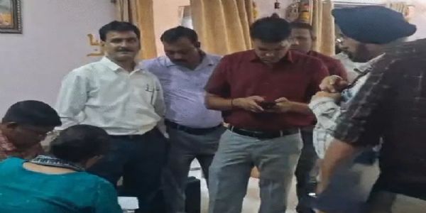 (अपडेट) जबलपुर नगर निगम के स्वास्थ्य अधिकारी के घर ईओडब्ल्यू का छापा, संपत्ति से जुड़े अहम दस्तावेज जब्त