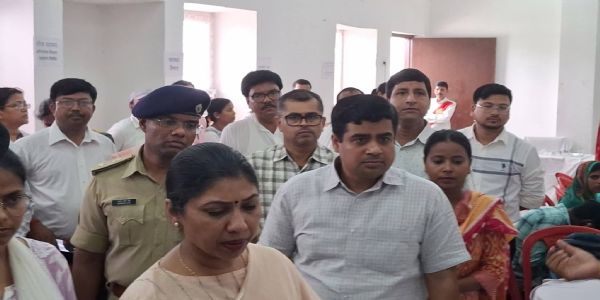 सुपौल में प्रभारी सचिव ने सहयोग शिविरों का किया निरीक्षण, योजनाओं के क्रियान्वयन की समीक्षा