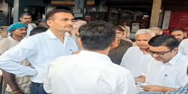 फतेहाबाद सब्जी मंडी व मार्केट कमेटी कार्यालय में सीएम फ्लाइंग की रेड,दुकानदारों का हंगामा