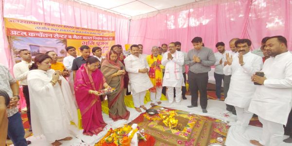 प्रभारी मंत्री बेबी रानी मौर्य ने किया गेस्ट हाउस व अटल कन्वेंशन सेंटर का शिलान्यास