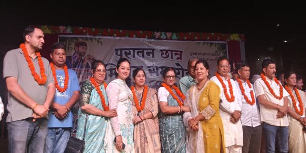 सतपुली में सजा पूर्व छात्र मिलन समारोह,बेटियों का किया सम्मान