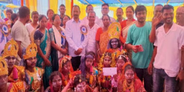 रोजो पर्व पर कलाकारों की प्रस्तुति देकर बांधा समां