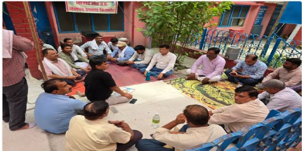 सिंचाई विभाग के कर्मचारियों का धरना ,अधिशासी अभियंता पर लगाए एसीपी वेतन वृद्धि रोकने के आरोप