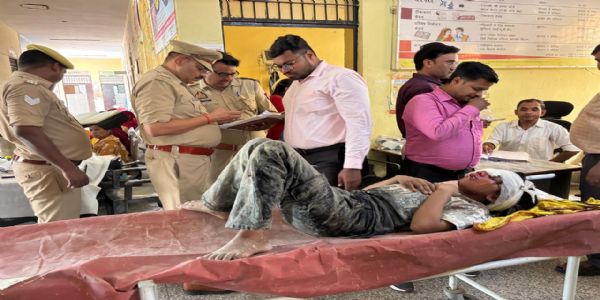 पिता पर बेटी को मारपीट कर नहर में फेंकने का आरोप, गंभीर हालत में जिला अस्पताल रेफर