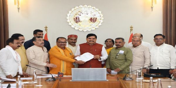 कृषक कल्याण वर्ष में अन्नदाताओं के सम्मान और सुविधाएं बढ़ाने के लिए सरकार प्रतिबद्धः मोहन यादव
