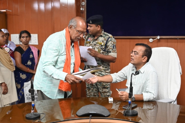 जनदर्शन में पहुंचे आवेदकों ने रखीं अपनी समस्याएं, कलेक्टर ने विभागों को दिए त्वरित एवं समयबद्ध निराकरण के निर्देश, जनदर्शन में प्राप्त हुए 100 आवेदन जनदर्शन में पहुंचे आवेदकों ने रखीं अपनी समस्याएं, कलेक्टर ने विभागों को दिए त्वरित एवं समयबद्ध निराकरण के निर्देश, जनदर्शन में प्राप्त हुए 100 आवेदन