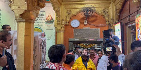 अनंत अंबानी अन्नपूर्णा मंदिर में दर्शन् पूजन के बाद अनंत अंबानी अन्नपूर्णा मंदिर में दर्शन् पूजन के बाद