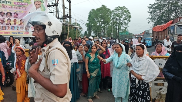 महिलाओं की भी उमड़ी भीड़ महिलाओं की भी उमड़ी भीड़
