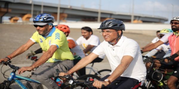 केंद्रीय खेलमंत्री डॉ. मनसुख मांडविया ने किया साइक्लोथॉन का नेतृत्व केंद्रीय खेलमंत्री डॉ. मनसुख मांडविया ने किया साइक्लोथॉन का नेतृत्व