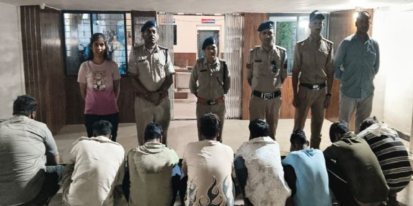 (अपडेट) राजगढ़ः पैसों से हार-जीत का दांव लगाते आठ पकड़ाए,नकदी व मोबाइल बरामद