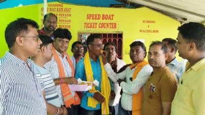 मैथन में डूबती नाव से 14 पर्यटकों को बचाने वाले नाविक ताजुद्दीन बने ‘नायक’