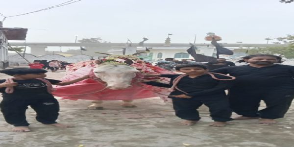 मोहर्रम का आगाज : सदर इमामबाड़े से निकला जुलूस, शिया बहुल इलाकों में गूंजा गम-ए-हुसैन