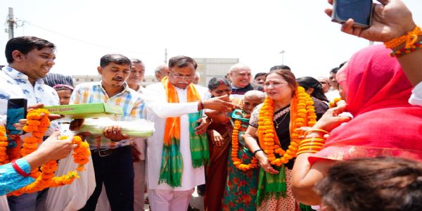 स्थायी समिति अध्यक्ष सत्या शर्मा ने किया मुकुंदपुर वार्ड का दौरा, विकास कार्यों की समीक्षा की