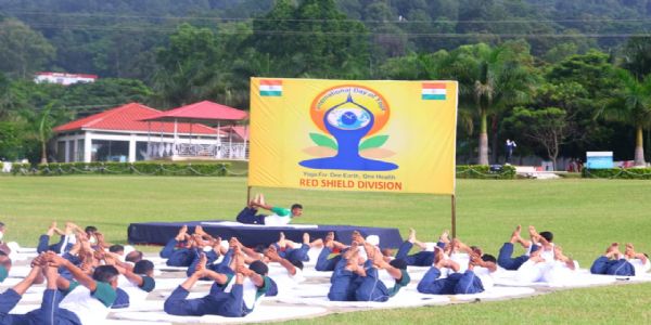 योग दिवस से पहले लेइमाखोंग सैन्य स्टेशन में भारतीय सेना ने आयोजित किया योग सत्र