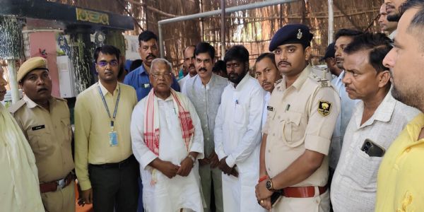 केंद्रीय मंत्री जीतन राम मांझी ने खादी प्राकृतिक पेंट निर्माण इकाई का किया निरीक्षण, स्वरोजगार योजनाओं की सराहना