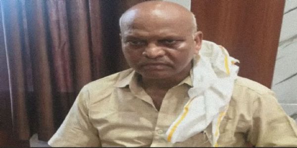 एंटी करप्शन टीम ने राजस्व निरीक्षक को किसान से पांच हजार की रिश्वत लेते पकड़ा
