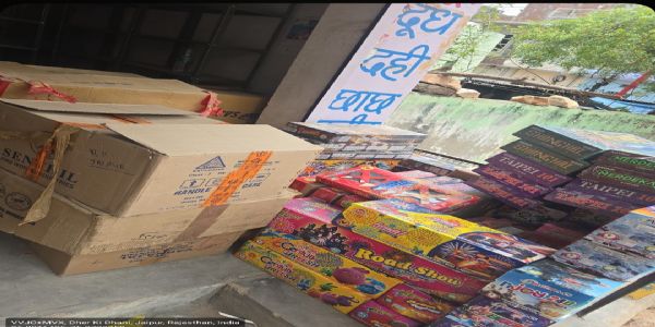 डोर-टू-डोर सर्वे में पकड़ा अवैध विस्फोटक सामग्री का जखीरा