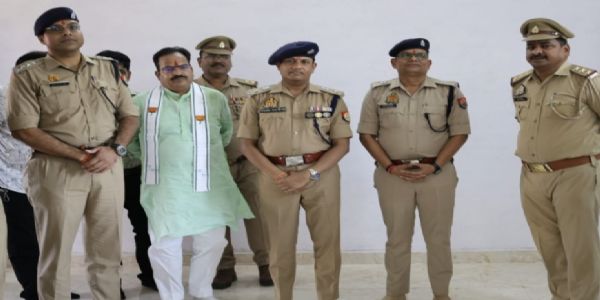 हाथरस में पुलिस ने चलाया मानव तस्करी के विरुद्ध जागरूकता अभियान