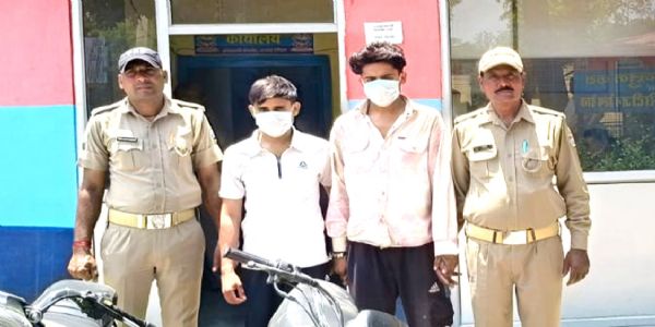 सीसीटीवी कैमरों ने खोला राज: बुलेट लूटने वाले दो लुटेरे गिरफ्तार