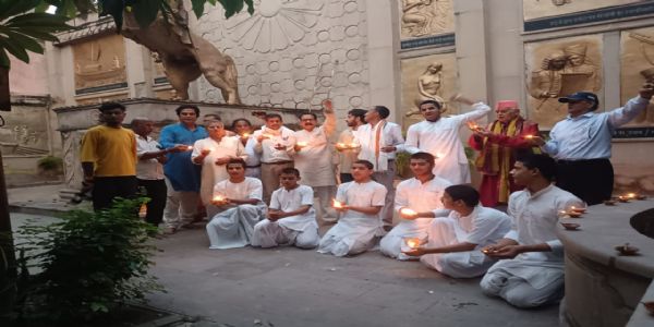 वीरांगना महारानी लक्ष्मीबाई की स्मृति में जले दीप, वेद मंत्रों के बीच दी गई श्रद्धांजलि