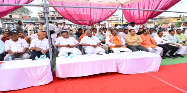 सूरजपुर : केंद्र सरकार के 12 वर्ष पूर्ण होने पर तीन दिवसीय फोटो प्रदर्शनी का शुभारंभ