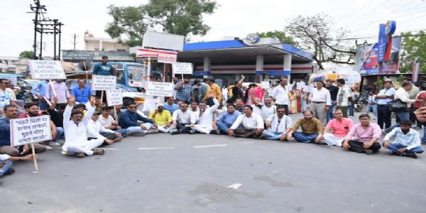 मंदसौर : स्मार्ट मीटरों के विरोध में सड़कों पर उतरे उपभोक्ता, निकाली आक्रोश रैली