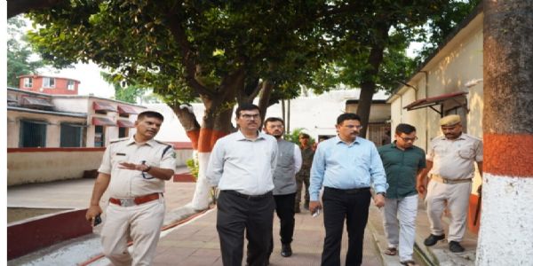 घाघीडीह केंद्रीय कारा, साकची जेल और संप्रेक्षण गृह का उपायुक्त ने किया निरीक्षण