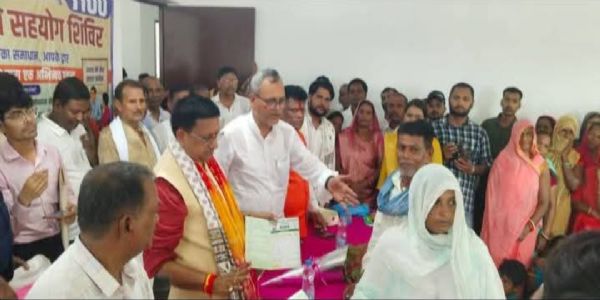 महीनाम में आयोजित शिविर में पहुंचे पथ निर्माण मंत्री, जनसमस्याओं के समाधान का दिया भरोसा
