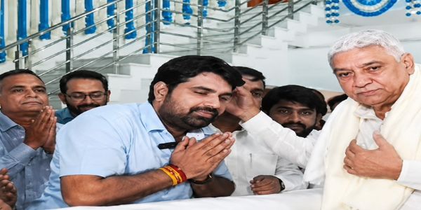 सतलोक आश्रम संचालक रामपाल के आगे नतमस्तक हुए खरखौदा विधायक,जीत का श्रेय दिया