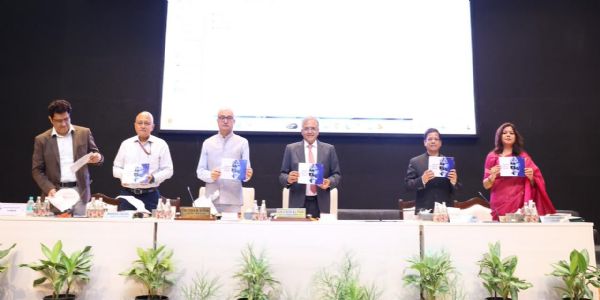 कार्यक्रम के दौरान मुख्य चुनाव आयुक्त, चुनाव आयु्क्त व अन्य कार्यक्रम के दौरान मुख्य चुनाव आयुक्त, चुनाव आयु्क्त व अन्य