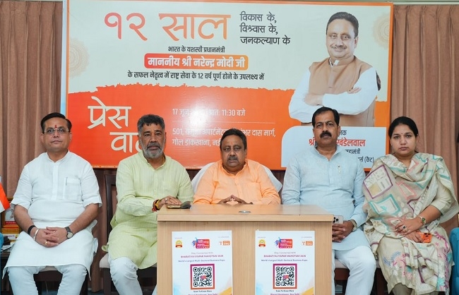 नई दिल्ली में एक प्रेसवार्ता को संबोधित करते सांसद प्रवीण खंडेलवाल नई दिल्ली में एक प्रेसवार्ता को संबोधित करते सांसद प्रवीण खंडेलवाल