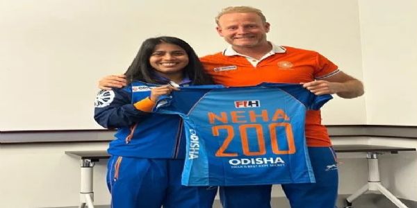 मिडफील्डर नेहा 200 नंबर जर्सी के साथ (फोटो- हॉकी इंडिया) मिडफील्डर नेहा 200 नंबर जर्सी के साथ (फोटो- हॉकी इंडिया)