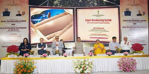 स्मार्ट वेयरहाउसिंग सिस्टम को लॉन्च करते प्रह्लाद जोशी स्मार्ट वेयरहाउसिंग सिस्टम को लॉन्च करते प्रह्लाद जोशी