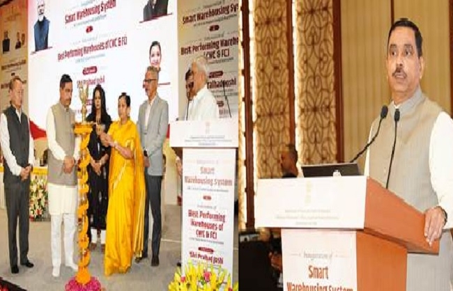 स्मार्ट वेयरहाउसिंग सिस्टम को लॉन्च करते प्रह्लाद जोशी स्मार्ट वेयरहाउसिंग सिस्टम को लॉन्च करते प्रह्लाद जोशी