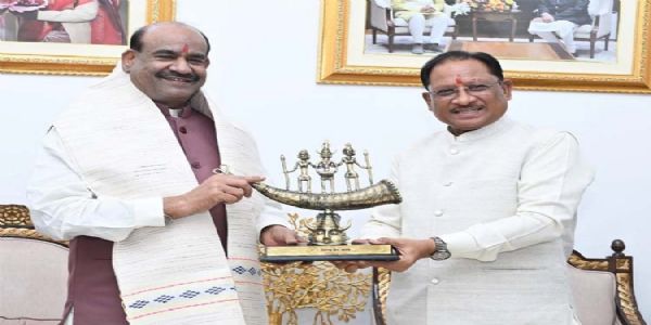 लोकसभा अध्यक्ष ओम बिरला ने मुख्यमंत्री साय से की सौजन्य भेंट