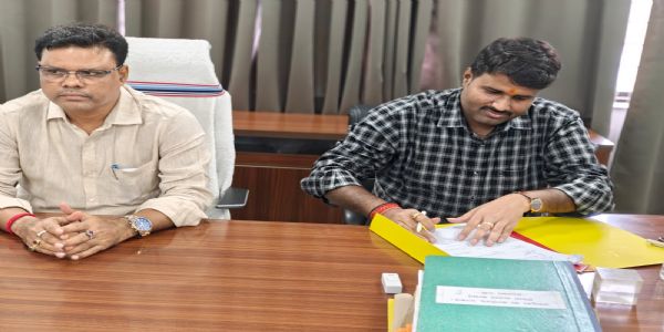 धनबाद के नए अपर समाहर्ता बने प्रदीप कुमार शुक्ला, संभाला पदभार