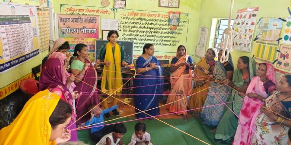 आंगनबाड़ी केंद्र में आयोजित हुई सुपोषण चौपाल, बच्चों के विकास में पिता की भूमिका पर दिया गया जोर