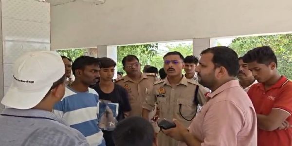 प्राचीन दुर्गा मंदिर की प्रतिमा खंडित होने से ग्रामीणों में आक्रोश, आरोपितों की गिरफ्तारी के लिए लगाया जाम