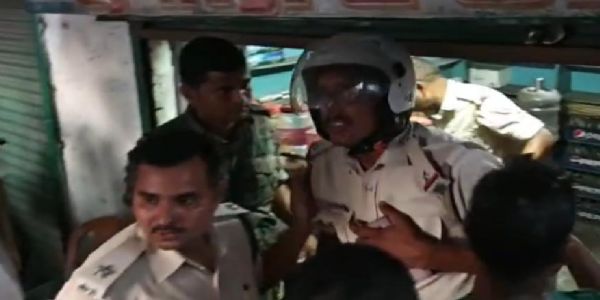 नईसराय चौक पर पुलिस अधिकारी और जवानों की जान लेना चाहती थी हिंसक भीड़