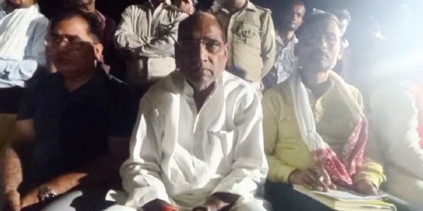 उरई सदर विधायक ने जन चौपाल में किया समस्याओं का समाधान