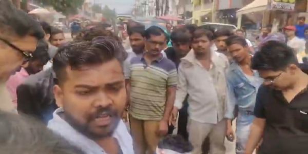 रोडवेज बस की टक्कर से बाइक सवार गर्भवती महिला की मौत,आक्रोशित परिजनों—ग्रामीणों ने कई घंटे लगाया जाम