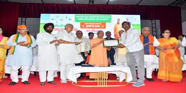 प्राकृतिक खेती से बदली तकदीर, मुख्यमंत्री से मिला सम्मान