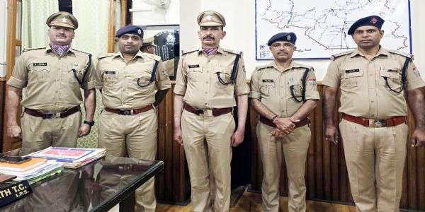 प्रवीण और युनूस निरीक्षक पद पर पदोन्नत, पुलिस लाइन में पीपिंग सेरेमनी