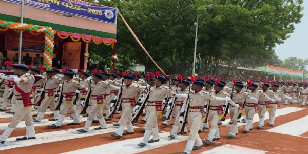 प्रशिक्षु सिपाहियों का पारण परेड, जवानों में दिखा उत्साह