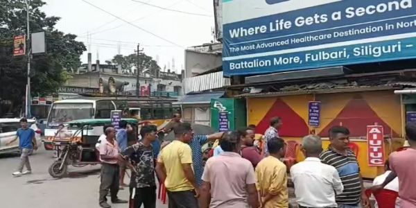 सड़कों पर रोक के खिलाफ टोटो चालकों का प्रदर्शन