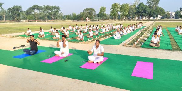 नियमित योग अभ्यास से बढ़ती है कार्यक्षमता : पुलिस अधीक्षक