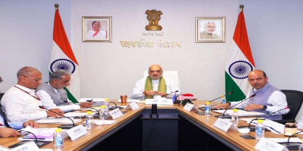 केंद्रीय गृह एवं सहकारिता मंत्री अमित शाह गुरुवार को समीक्षा बैठक के दौरान केंद्रीय गृह एवं सहकारिता मंत्री अमित शाह गुरुवार को समीक्षा बैठक के दौरान
